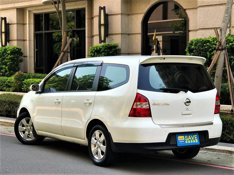2012年nissan Grand Livina 1 8b 白色七人座轎式休旅車mpv 前後霧燈內裝配備 露天拍賣