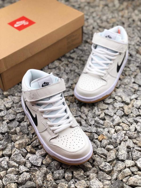 sb dunk low pro iso