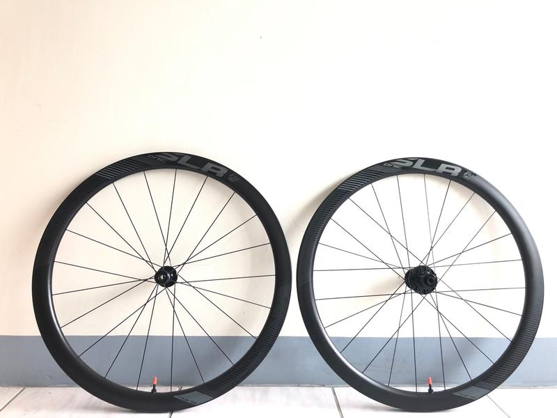 -中年大叔-售完GIANT SLR1 DISC 碳纖維碟煞輪組 前後42mm zipp/bora/vision