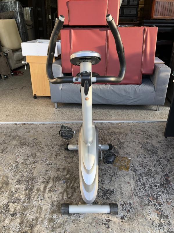 香榭二手家具*中古 健身車(按鍵故障)-室內腳踏車-踏步機-健身車-跑步機-訓練機-划步機-腳踏機-運動器材-台中二手貨