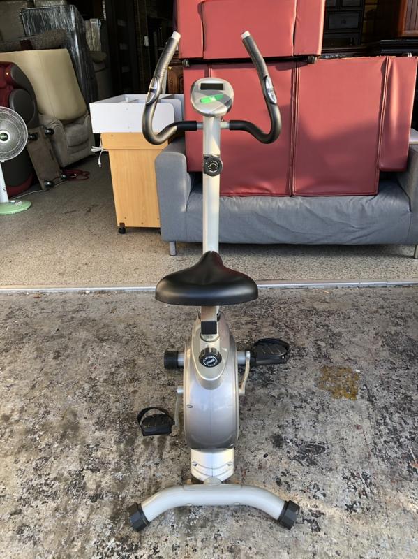 香榭二手家具*中古 健身車(按鍵故障)-室內腳踏車-踏步機-健身車-跑步機-訓練機-划步機-腳踏機-運動器材-台中二手貨