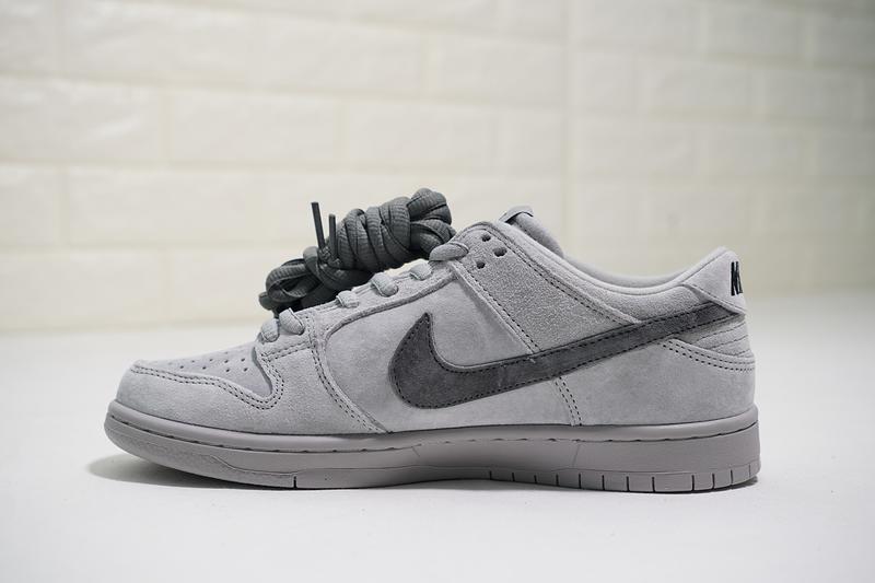 Reigning Champ x Nike SB Zoom Dunk Low 