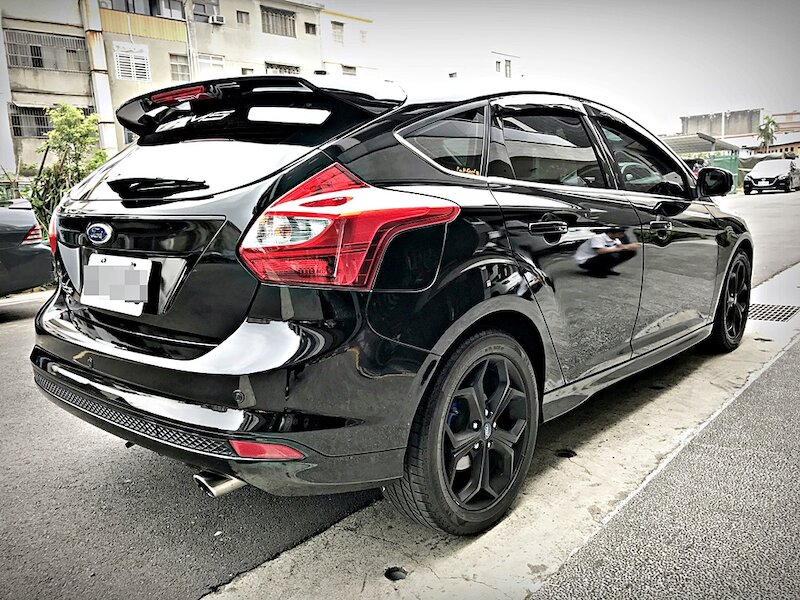 💥小燕子車庫💥 福特-14年 FOCUS 2.0汽油版 黑 非 W204 小鋼炮 設定費3500 就可把車開回家